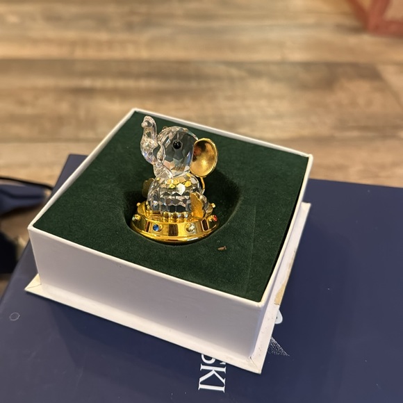 Swarowski mint condition elephant with gold ears. - Picture 4 of 4